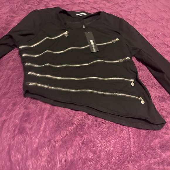 Black and Silver Top in size 1x - Picture 2 of 2